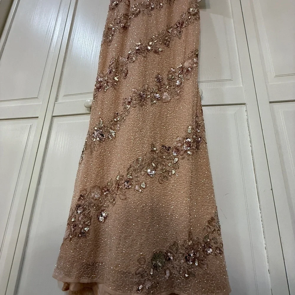Mac Duggal Nude Silver Bateau Neck Cap Sleeve Floral Beaded Trumpet Gown Size 8